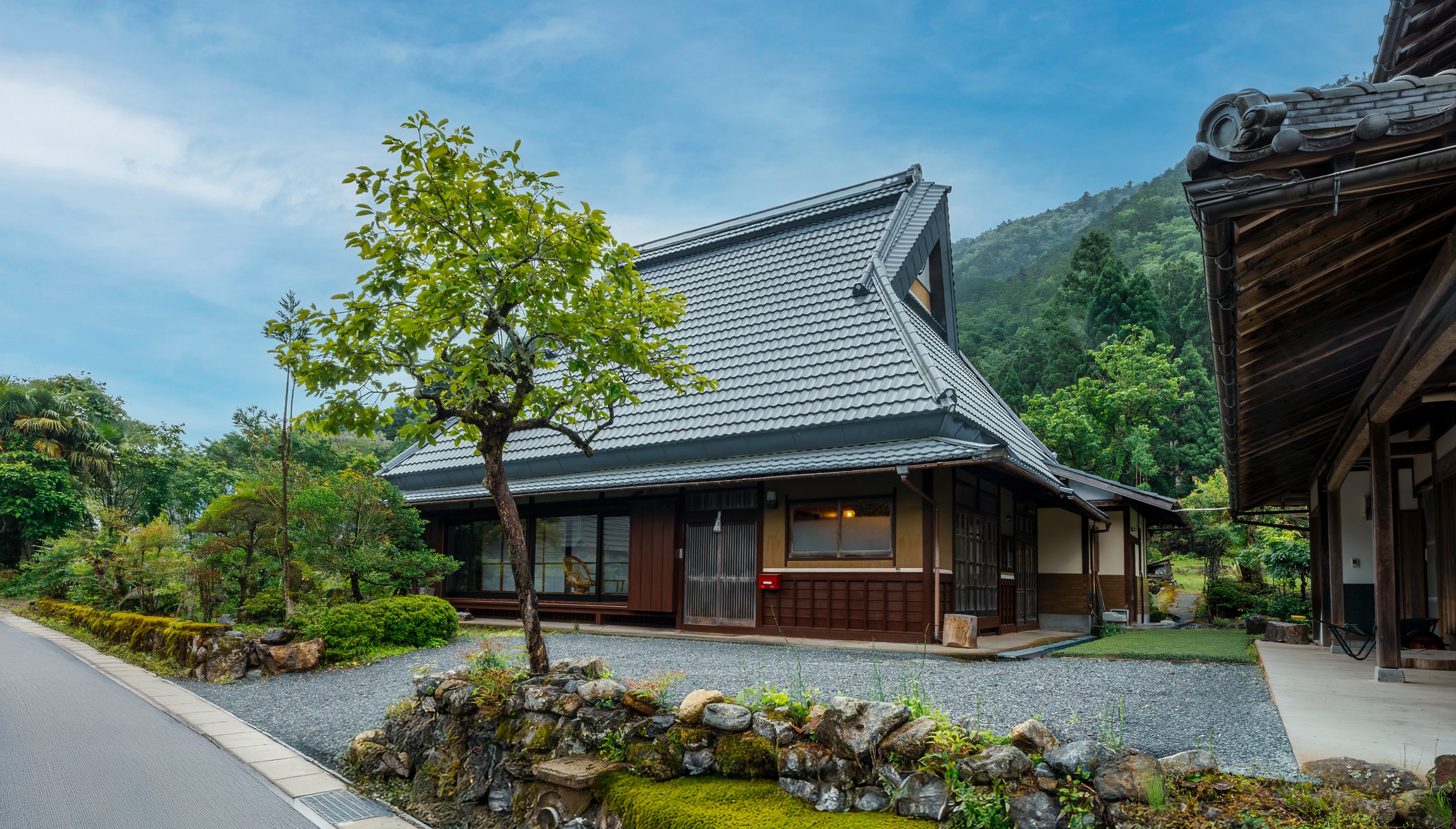 素日の古民家外観